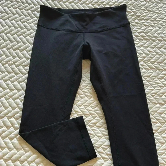 Lululemon - Picture 1 of 3